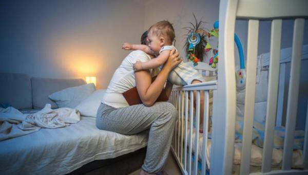 6 دلیل عمده از خواب پریدن نوزاد و راه های مقابله با آن